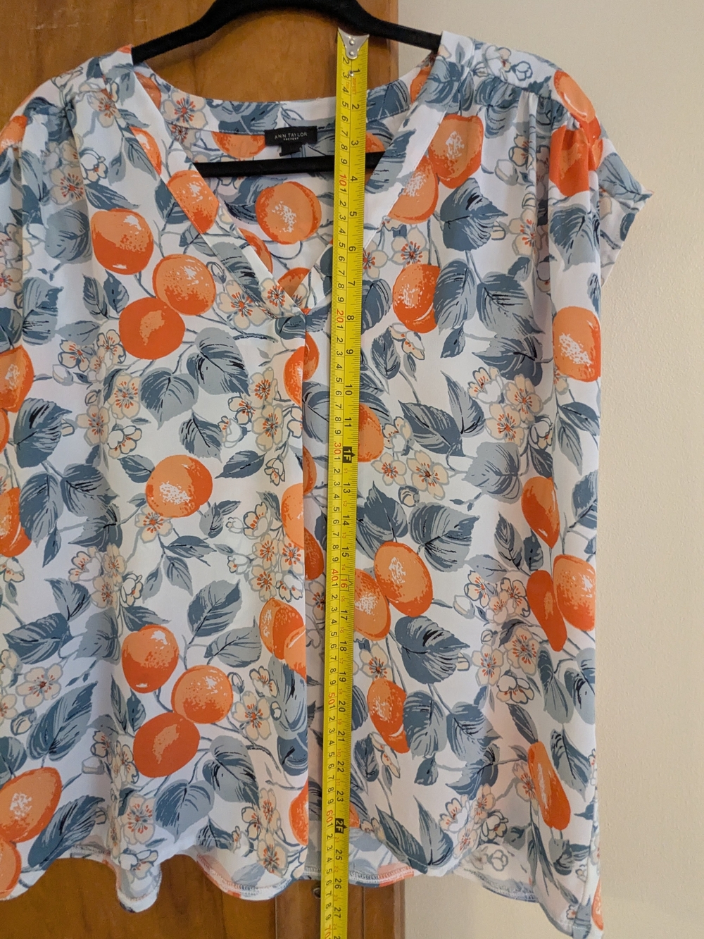 Ann Taylor Floral Orange Print V-Neck Women’s Top - Picture 8 of 8